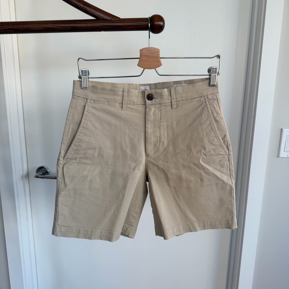 Men's GAP Tan Shorts, 28 inch waist